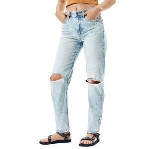 American Eagle 90s Boyfriend Ripped Jeans in Vintage Icy Blue size 0 Reg